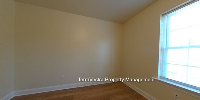 Building Photo - 12 Bedrooms!!!!!! Now showing for 2026-202...