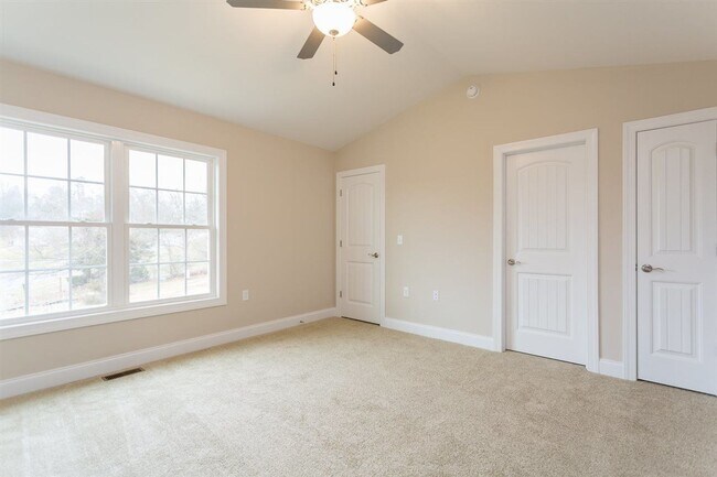 Building Photo - Spacious Luxury Townhome! Outstanding Location!