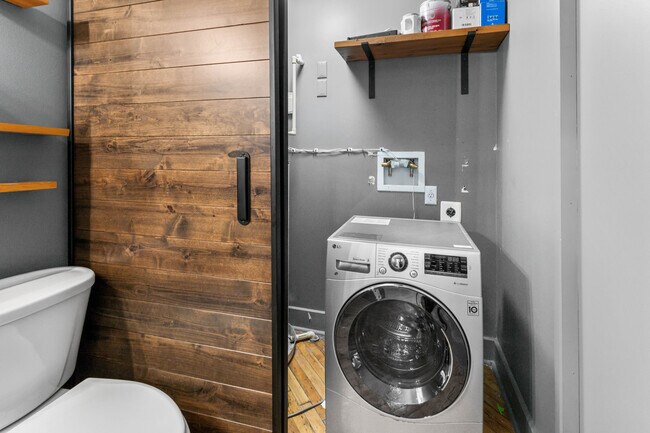 Building Photo - 2003 Brooklyn St