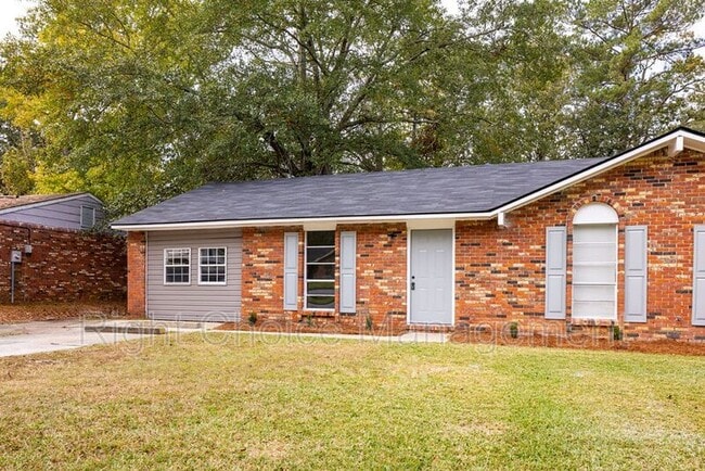 Building Photo - 2855 Viking Dr