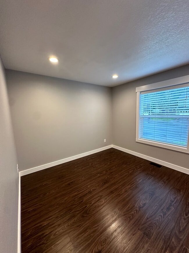Building Photo - 1670 Westwind Cir