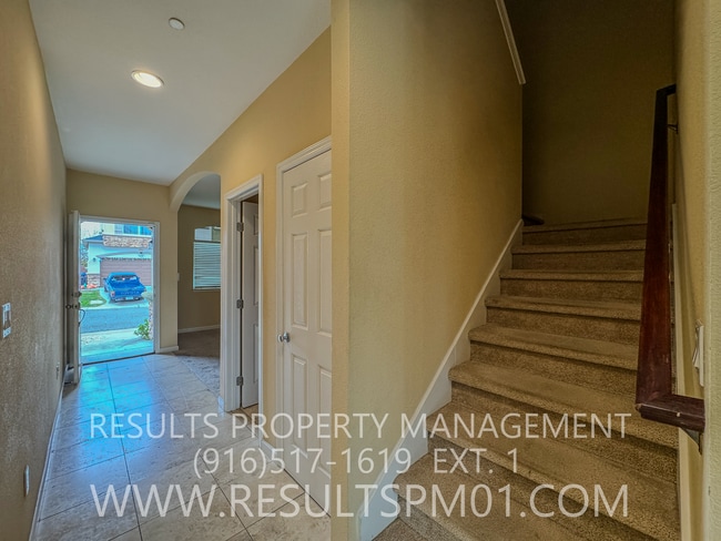 Building Photo - Beautifully upgraded 3 Bedroom Home