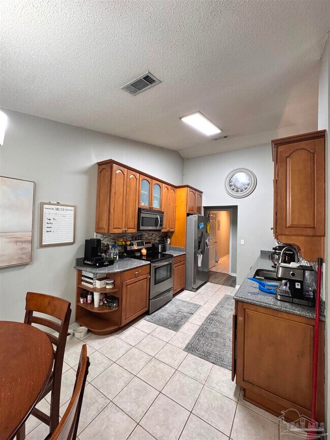 Building Photo - 2404 Houston Cir
