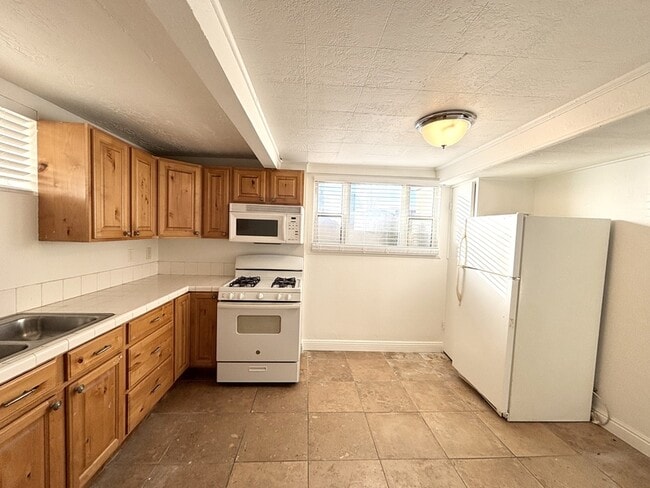 Building Photo - 119 E Leslie Ave