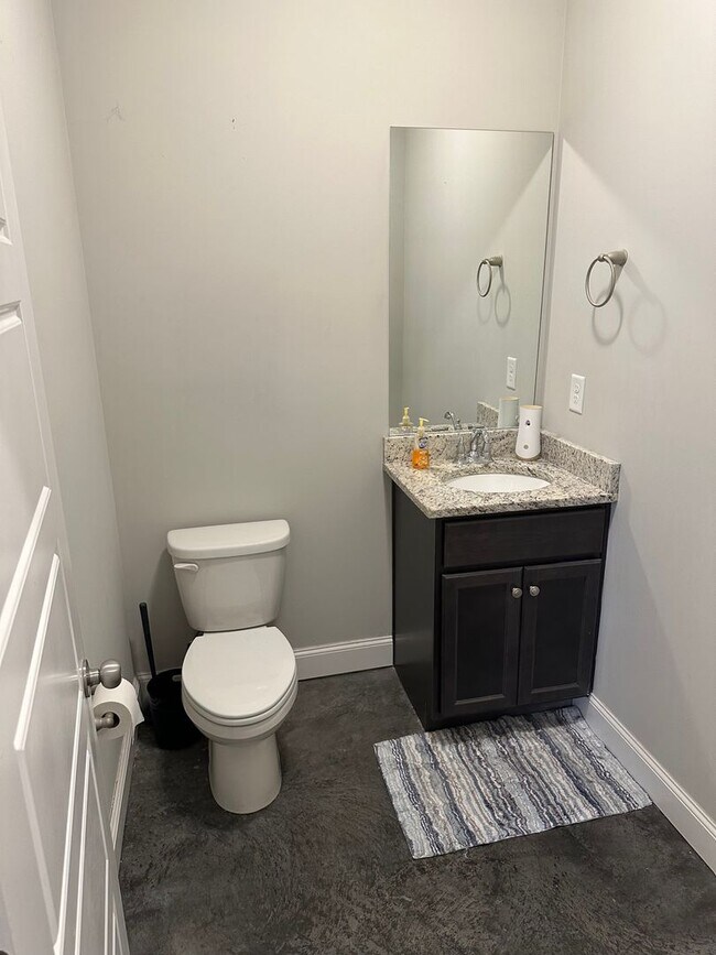 Building Photo - Three Bedroom Near Five Points Available