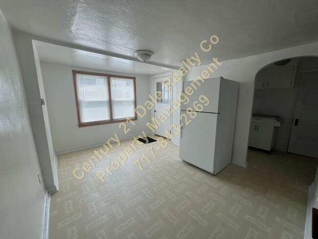 Building Photo - 1 Bedroom 1 Bath Home with a bonus room in...