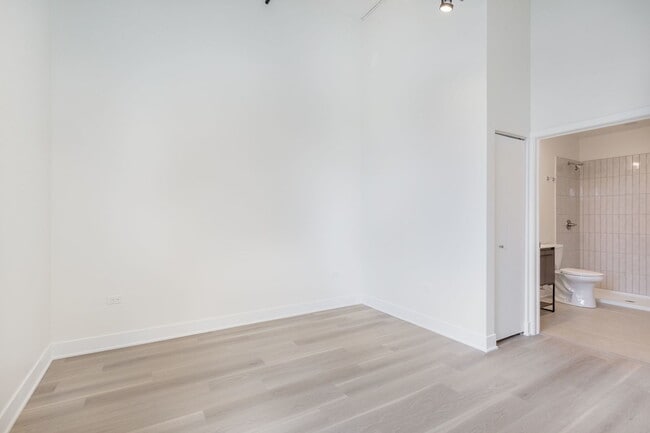 Building Photo - 3801 W 26th St