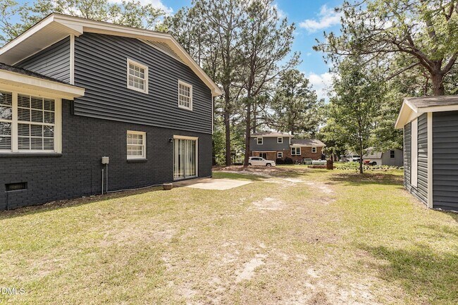 Building Photo - 806 Primrose St