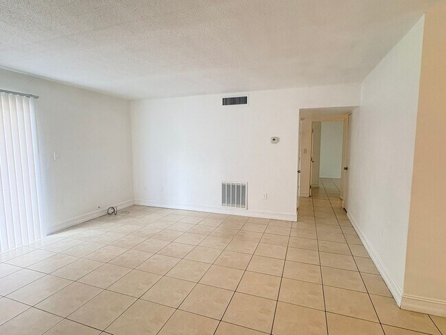 Building Photo - 1830 Maravilla Ave