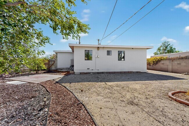 Building Photo - 165 Hilton Ave NW