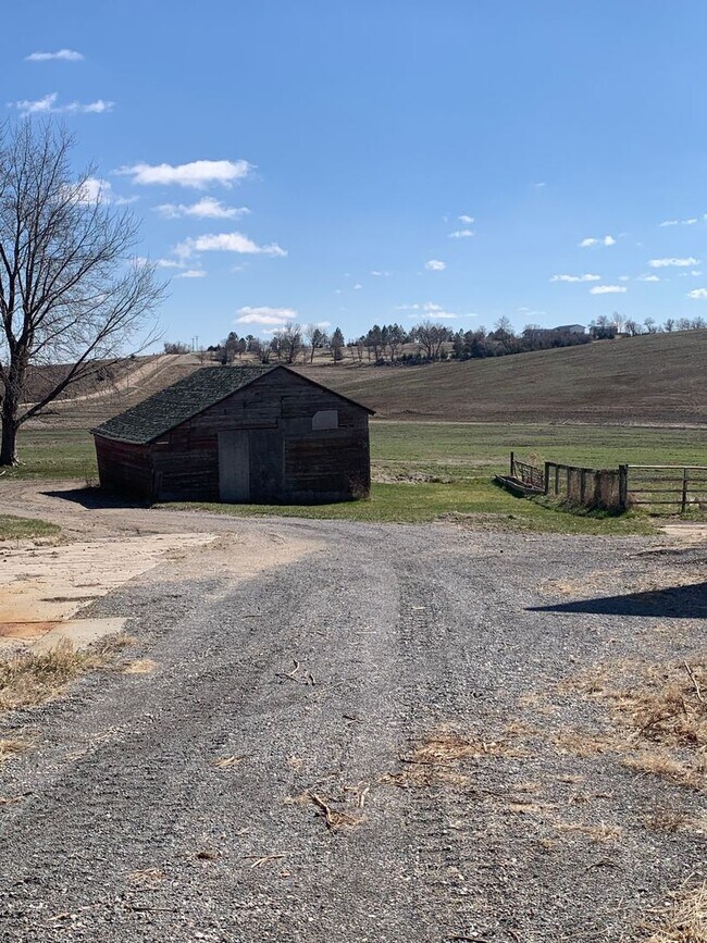 Building Photo - Looking for country living? Check out this...