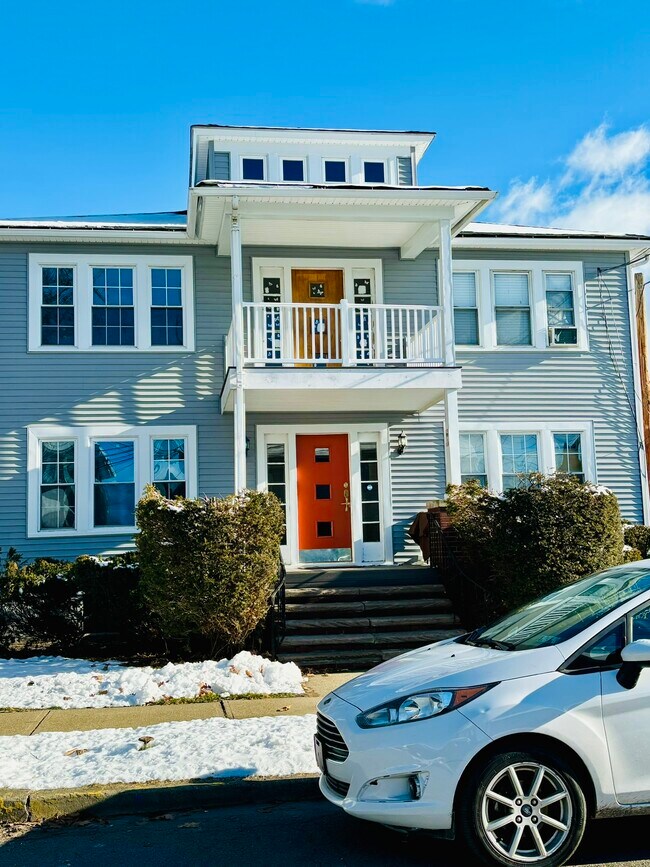 Building Photo - 13 Catlin Ave