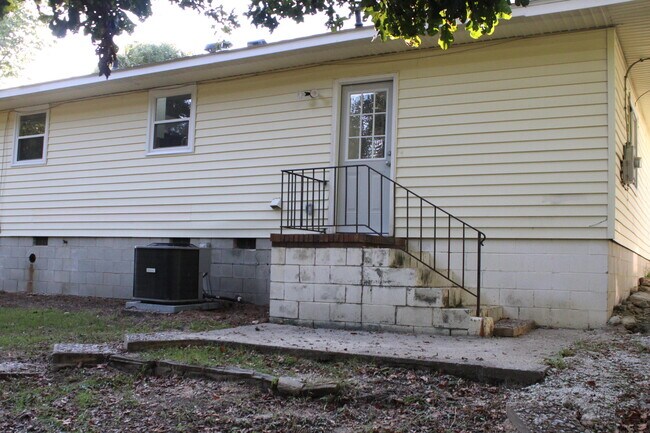 Building Photo - 3332 Hillis Rd