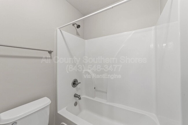 Building Photo - 264 Viareggio Road