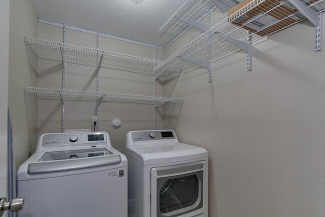 Building Photo - Beautiful Home For Rent in Ocean View!