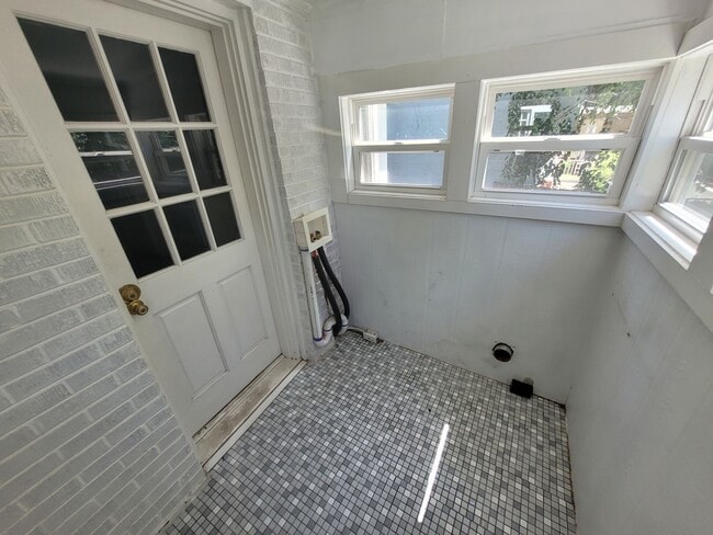 Building Photo - 104 Summerlea Dr