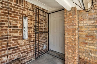 Building Photo - 809 Brooks St