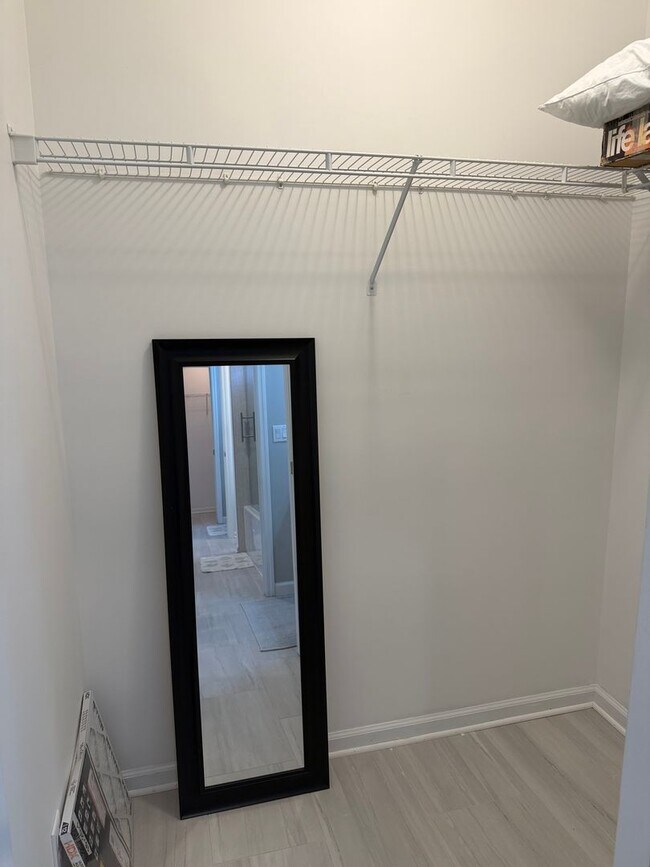 Building Photo - 10 Cobblestone Ct