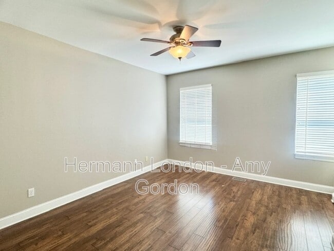 Building Photo - 2145 Victor St