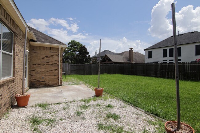 Building Photo - 2027 Creek Run Dr