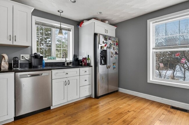 Building Photo - 74 Linwood St