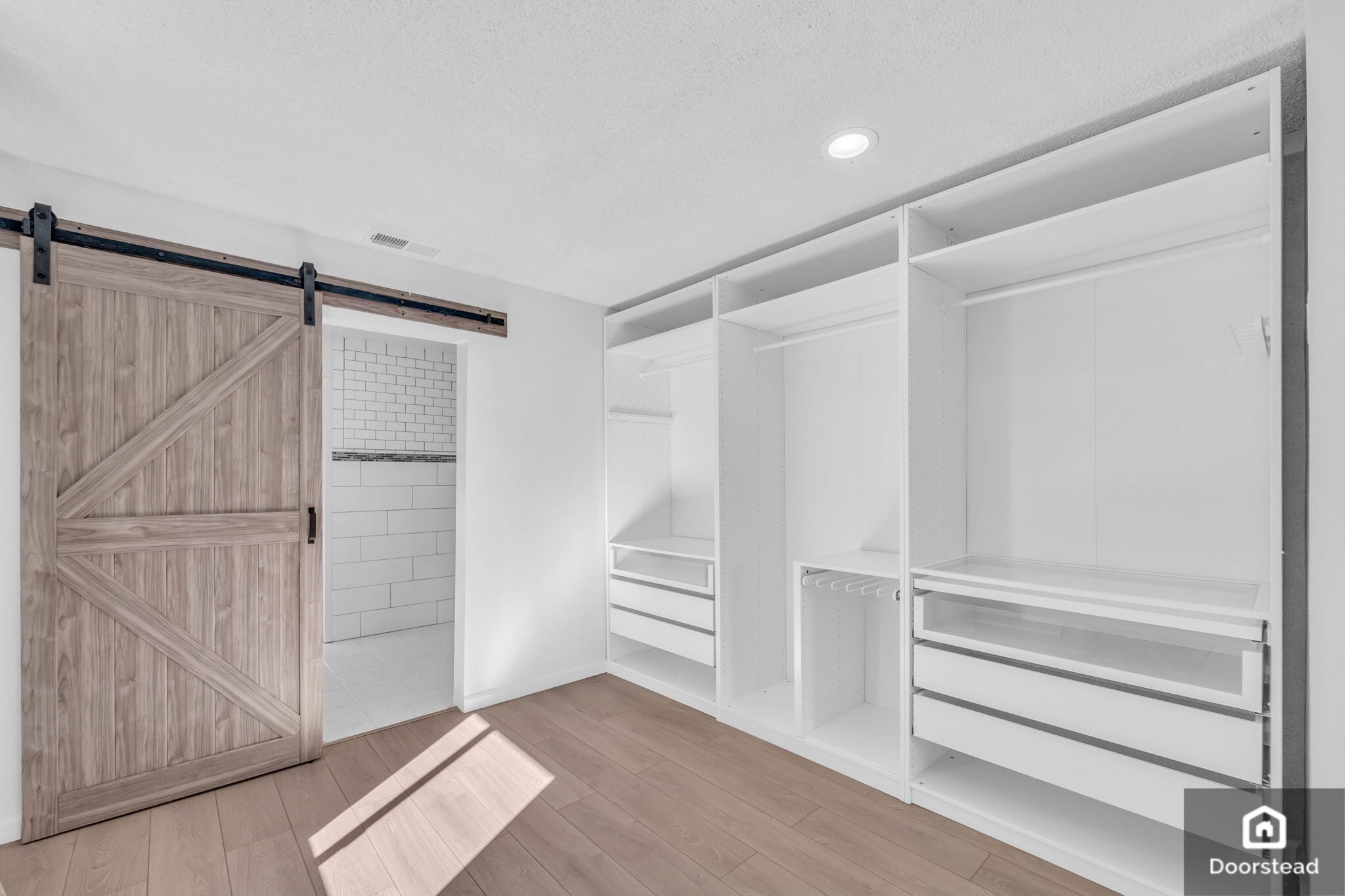 Building Photo - 7239 Balboa Blvd