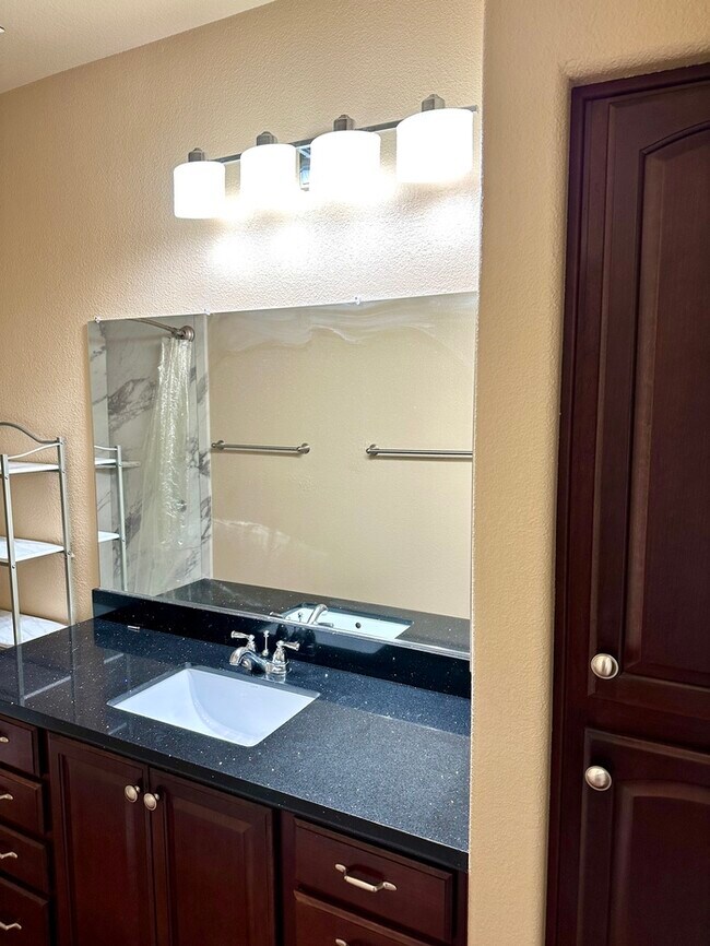 Building Photo - Stunning and spacious Portofino condo at Lakewood.