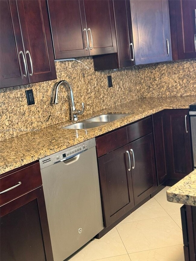 Building Photo - 1400 NE 54th St