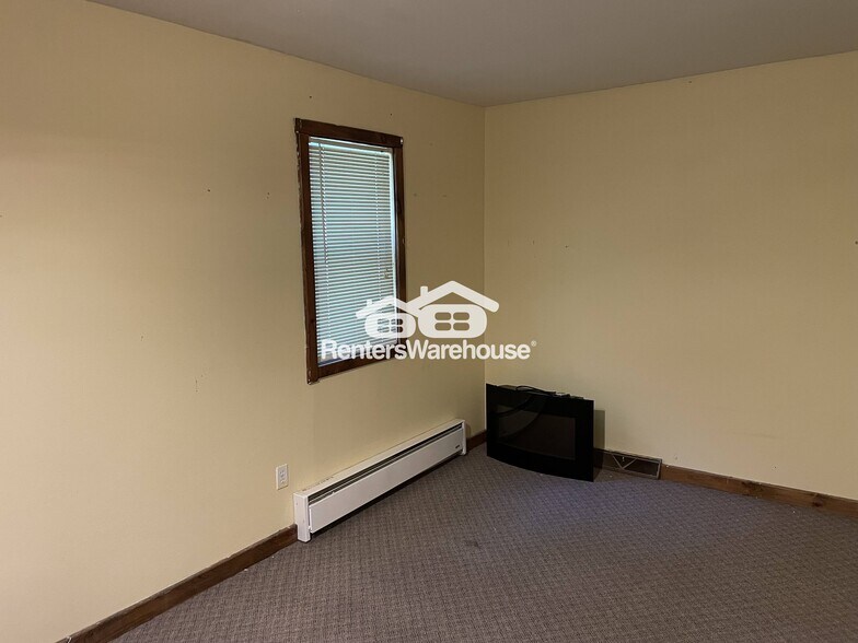 Building Photo - 1509 8th St E