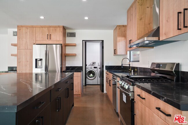 Building Photo - 6236 Sale Ave