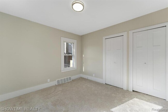 Building Photo - 292 W Marshall St