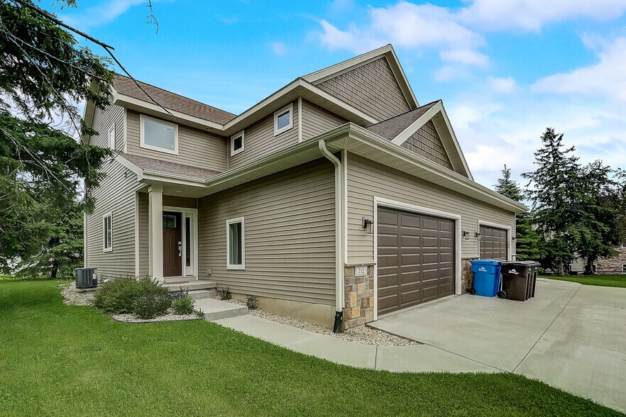 Building Photo - 714 Bristol Bay