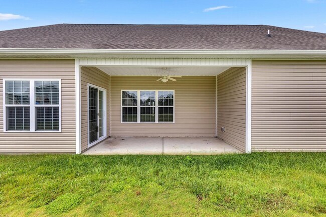 Building Photo - Large 4 bedroom home available now!