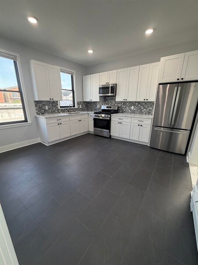 Building Photo - 6720 John F. Kennedy Blvd