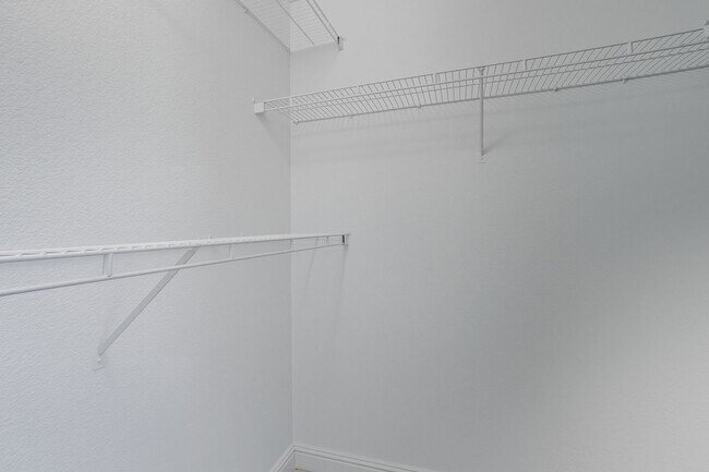 Building Photo - Beautifully maintained 1-story condo in Resort Style Community!