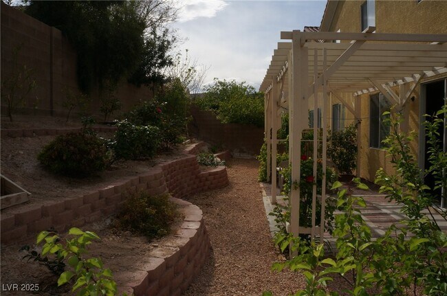 Building Photo - 235 Crooked Tree Dr