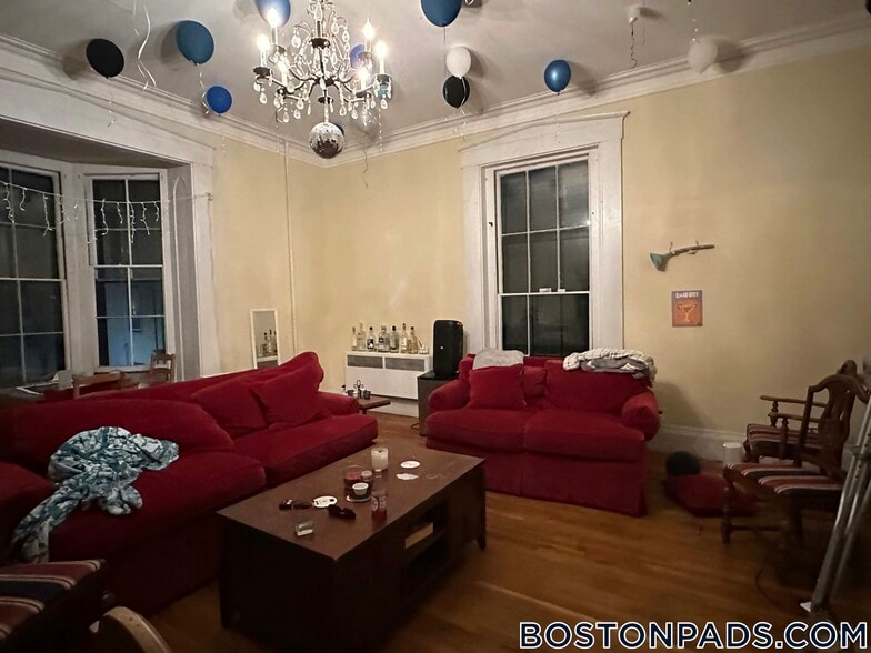 Building Photo - 139 Hillside St