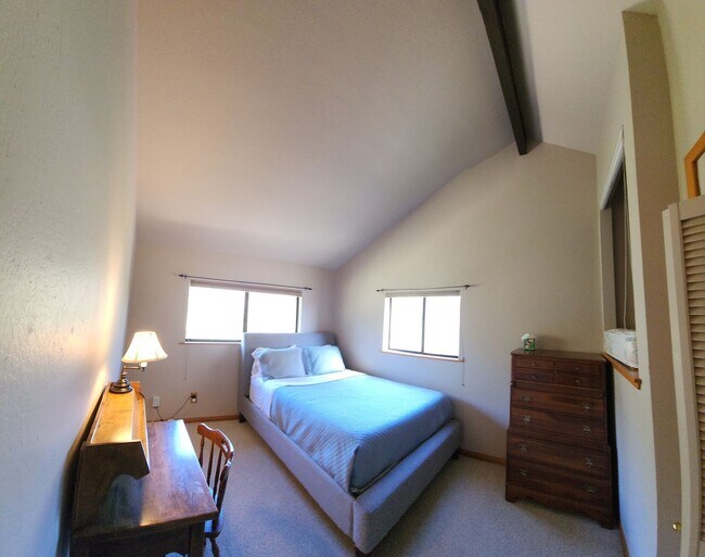 Building Photo - Furnished 3 bed 2.5 bath close to Poly.