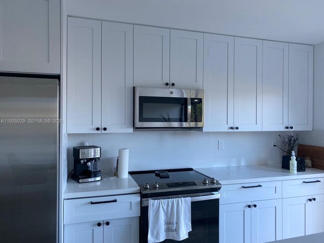 Building Photo - 3721 SW 88th Pl