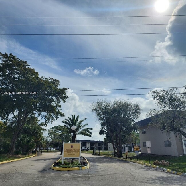Building Photo - 8010 N Colony Cir