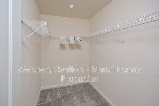 Building Photo - 409 Vassar Dr