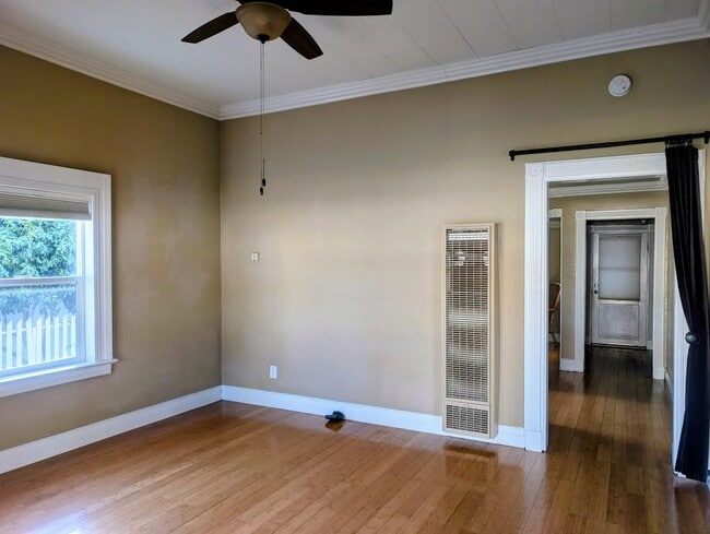 Building Photo - 411 1st St