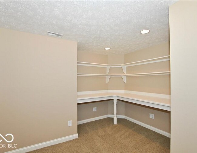 Building Photo - 14080 Plantation Wood Ln