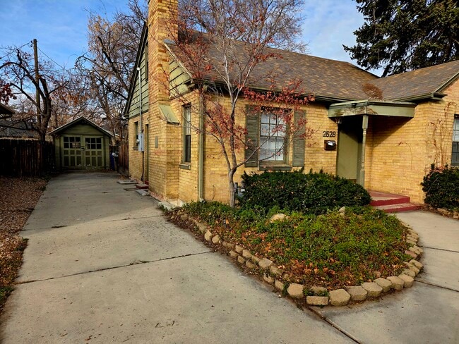 Building Photo - 2528 Beverly St E