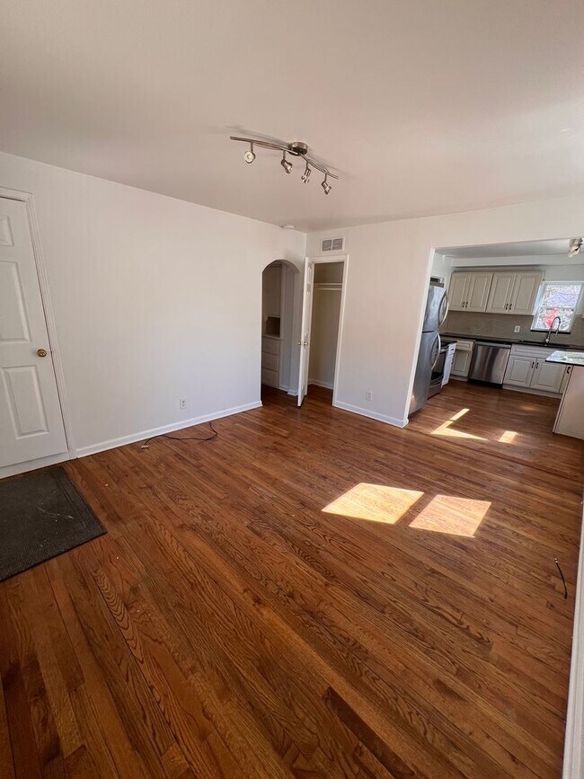 Building Photo - Fully Remodeled 3-Bedroom Home in Dearborn Heights — Great Location, Ready for You