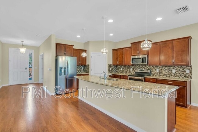 Building Photo - 2844 Esmeralda Dr