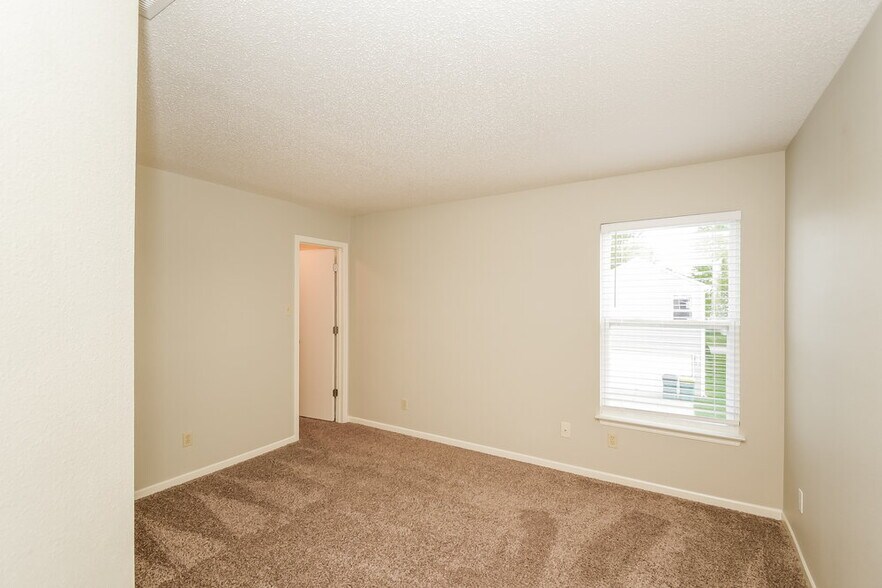 Building Photo - 941 Ravine Dr