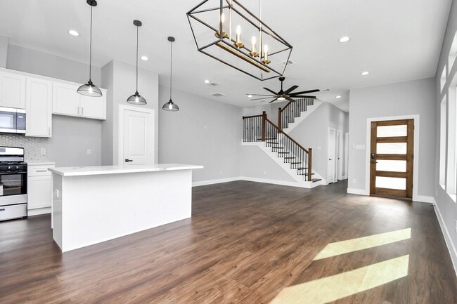 Building Photo - 4215 Rogers St