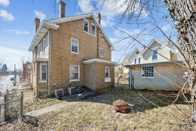 Building Photo - 228 Dorchester-