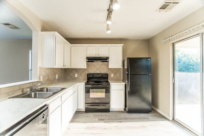 Building Photo - 3003 John Porter Dr